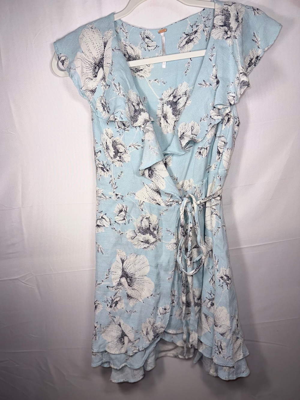 Free People Women Light Blue Floral Wrap Dress with Ruffle Trim Size Small
